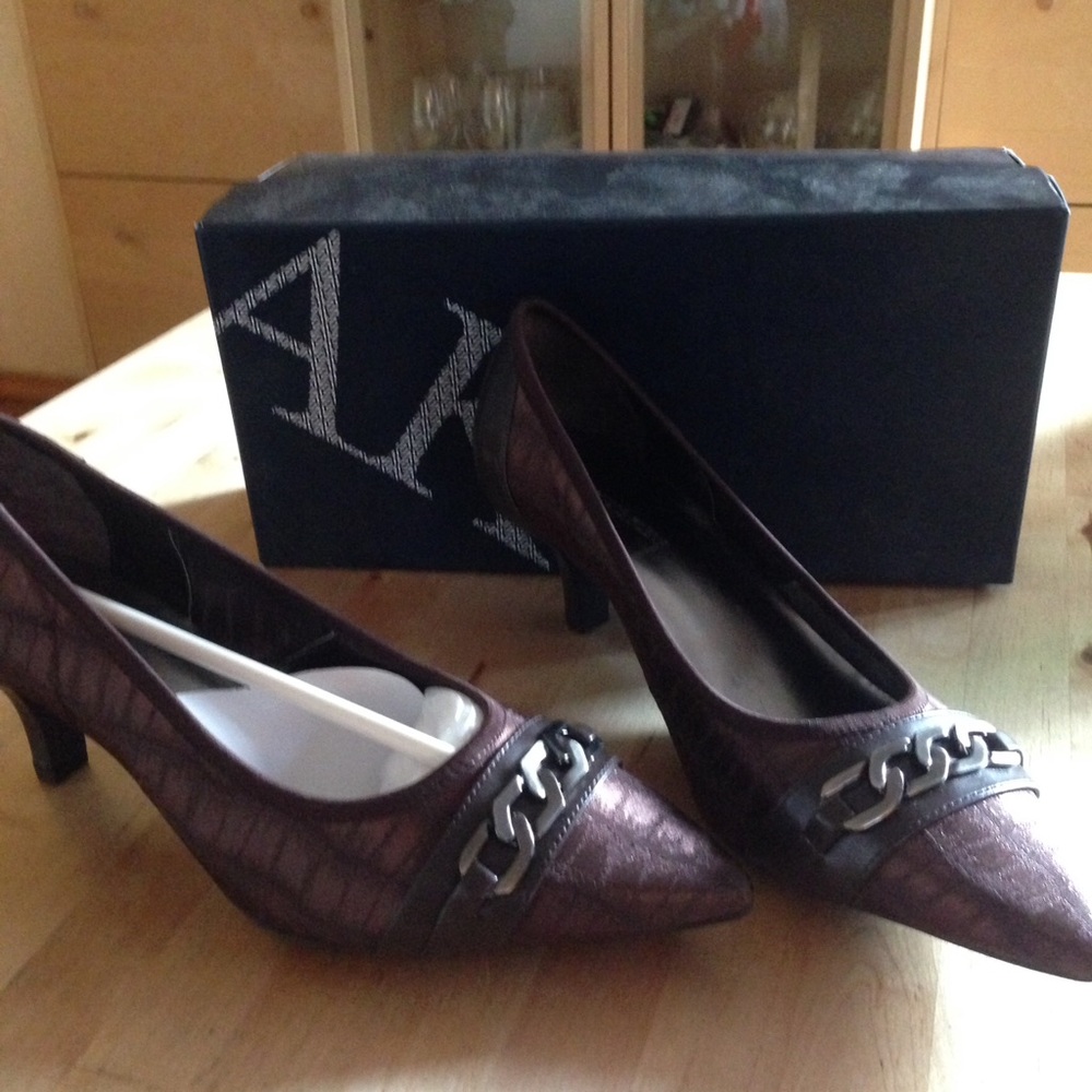 NEW Anne Klein mid heel pump